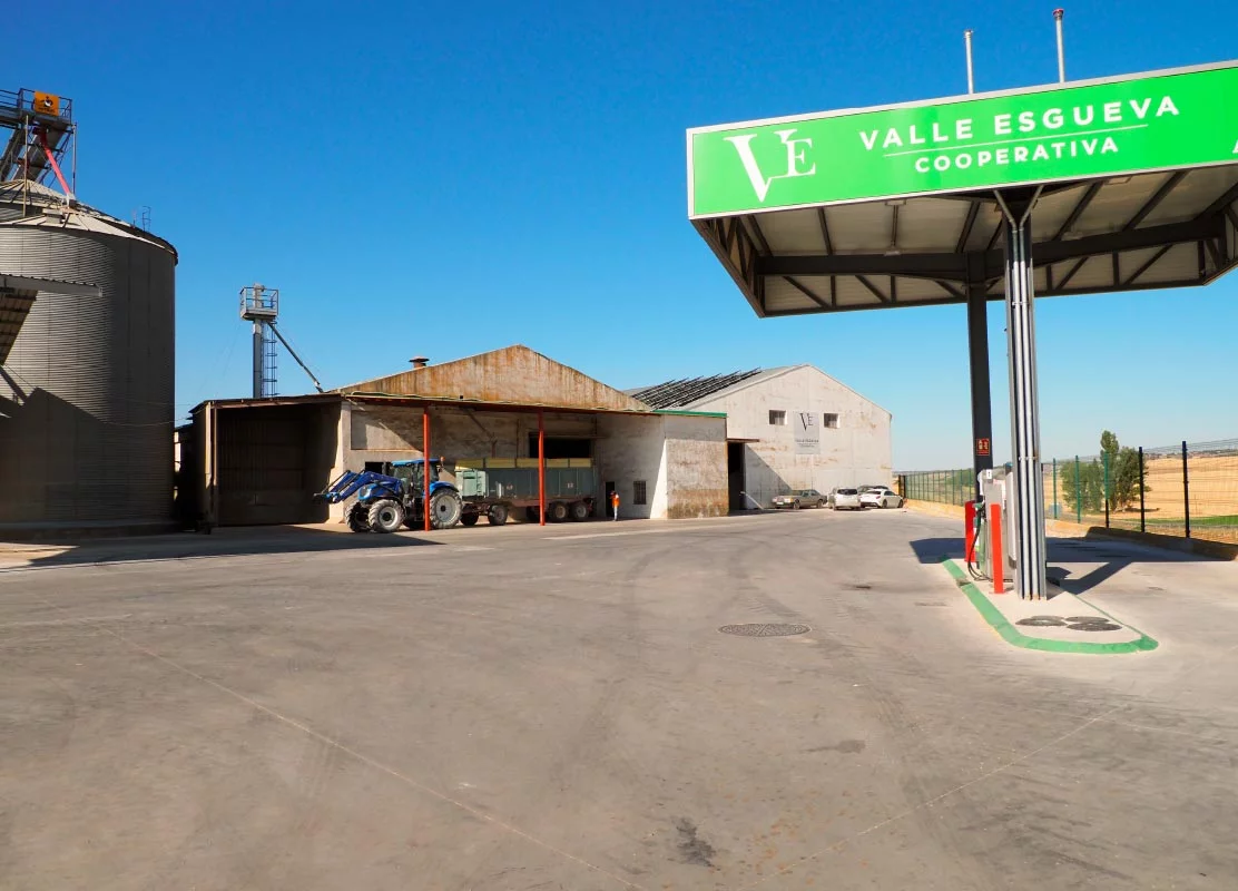 Instalaciones y estación de servicio de Cooperativa Valle Esgueva